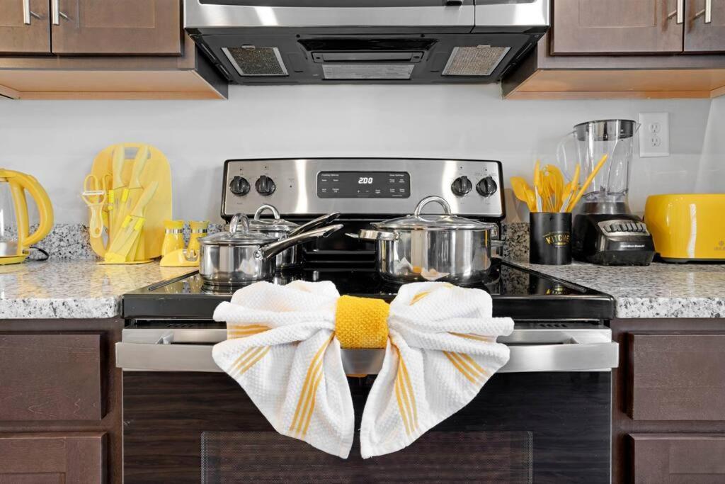 Make Lemonade In Luxury W King Bed And Free Parking Plus 40 Minutes To Nashville 클락스빌 외부 사진